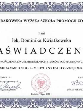 Zaświadczenie ukończenia dwusemestralnych studiów podyplomowych z kosmetologii i medycyny estetycznej dla lekarzy — dr Dominika Kwiatkowska